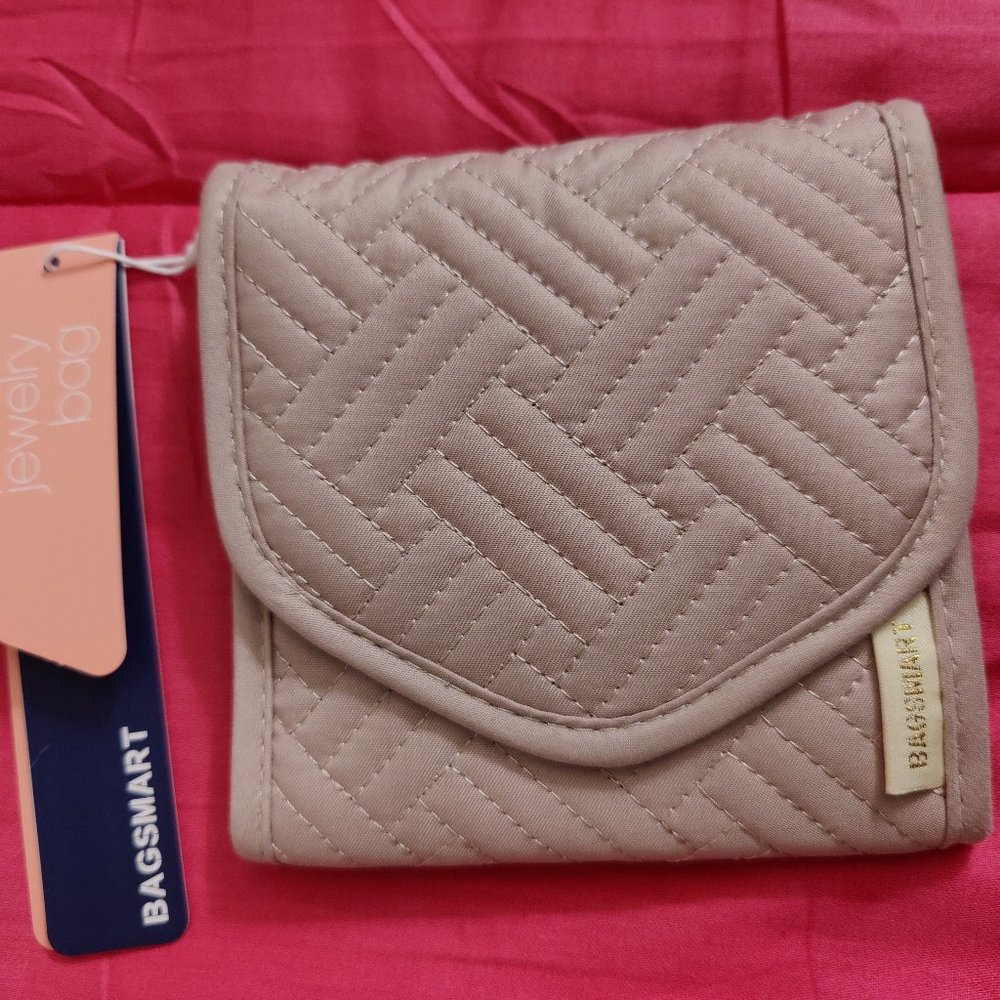 Bagsmart travel jewelry case